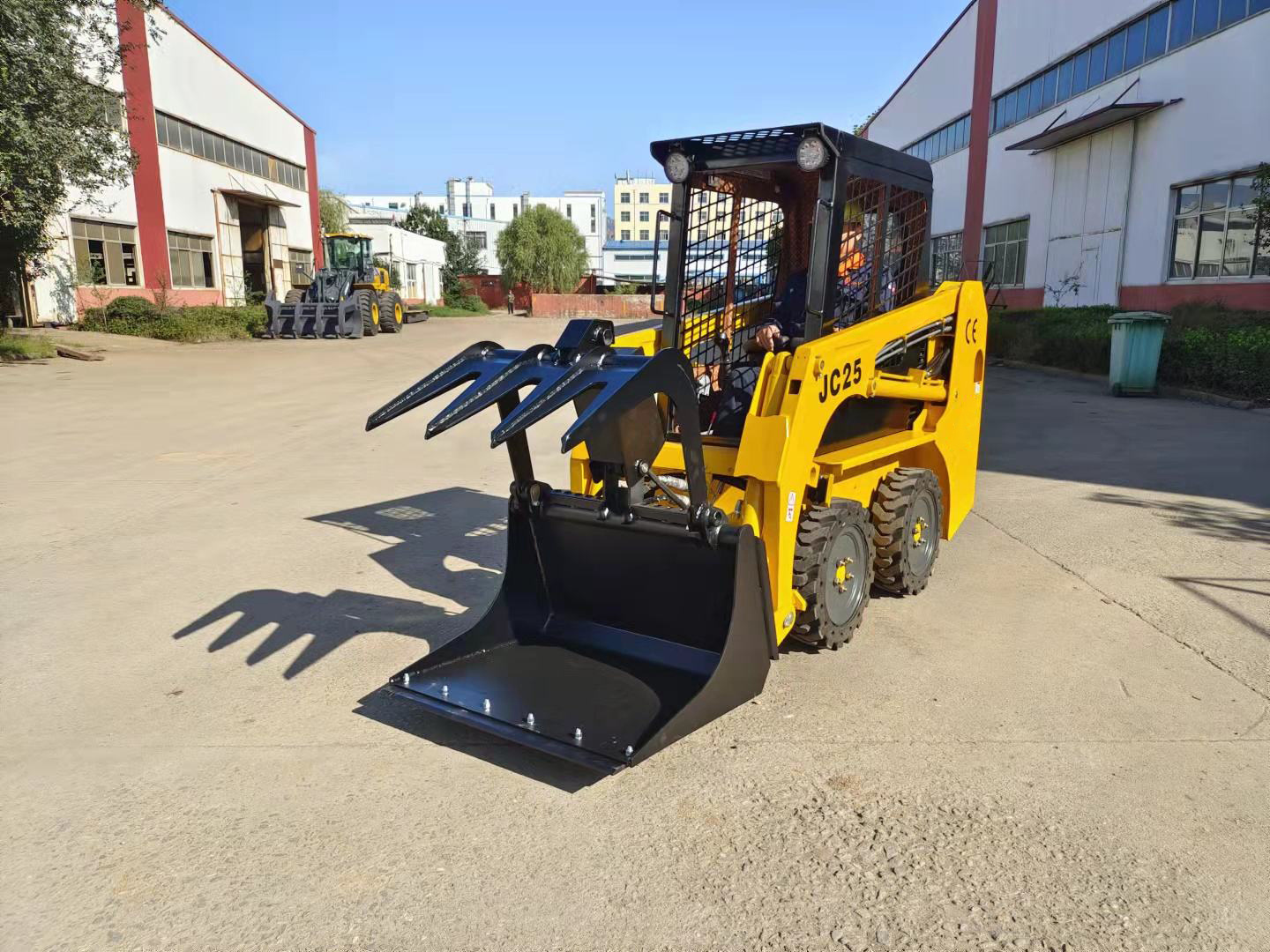 YF25 Skid Steer Loader with 25hp Japan Engine Loading Capacity 380kg Mini Snow Plow for Skid Steer Loader Price