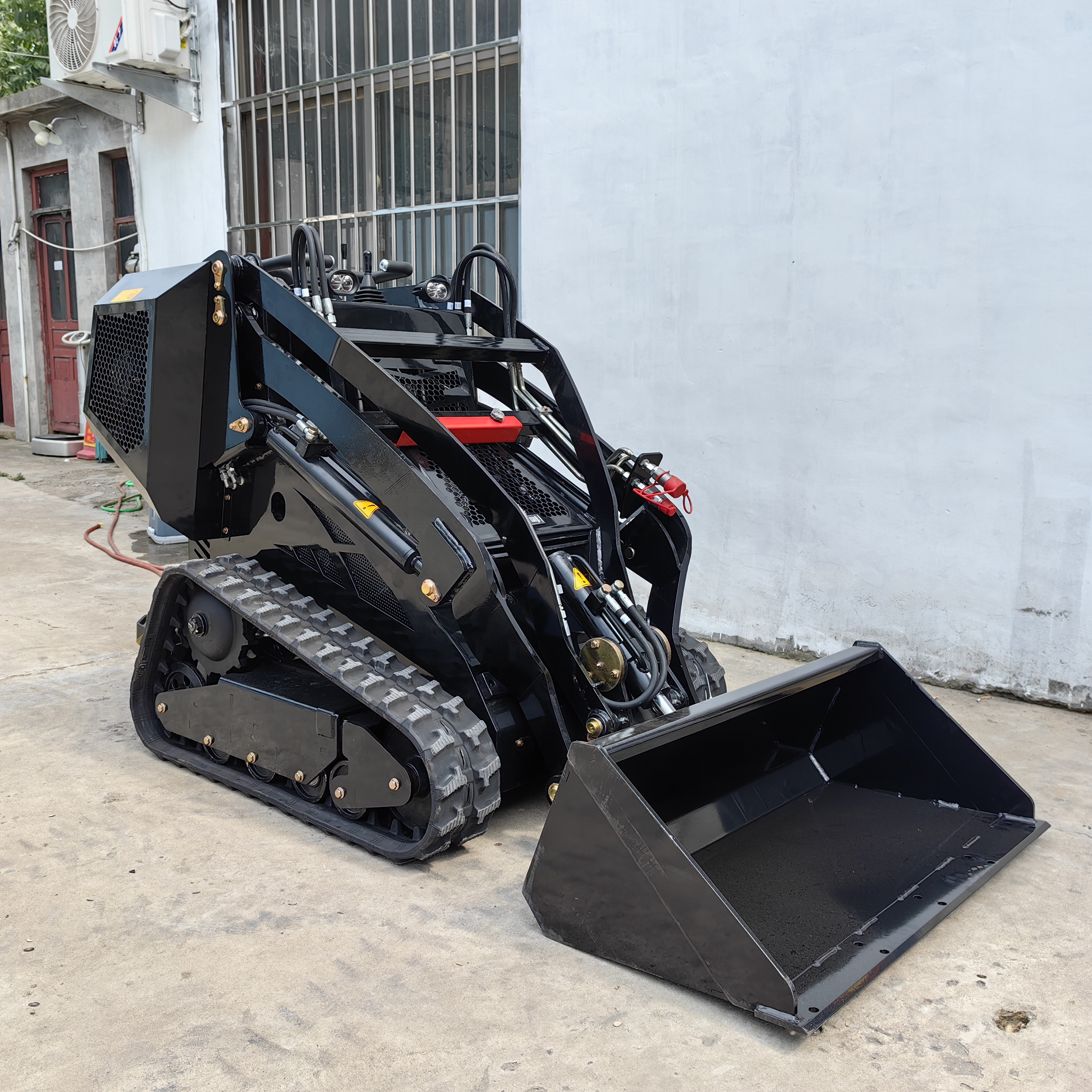 China Infront Skidsteer Dingo Stand On Attachments Mini Crawler Skid Steer Loader With Track