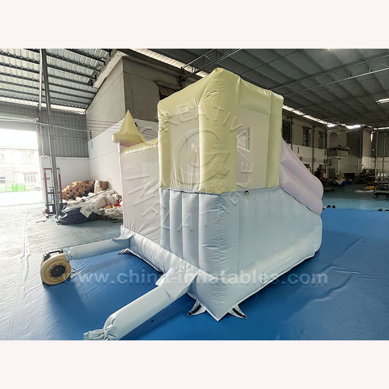 Popular Design Mobile Trampoline Park Inflatable Bouncing Castle Inflatable Playhouse repair