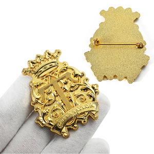 Manufacturer Custom Pins Metal Logo 3d design Die Stamping High Detail Gold Plated Brooch Pins for Hats or Clothes