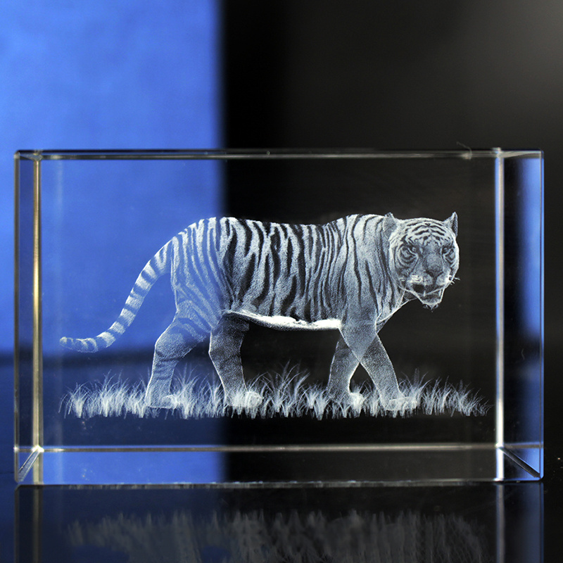 JY Personalized 3D Laser Engraving Tiger Crystal Photo Cube with LED light base