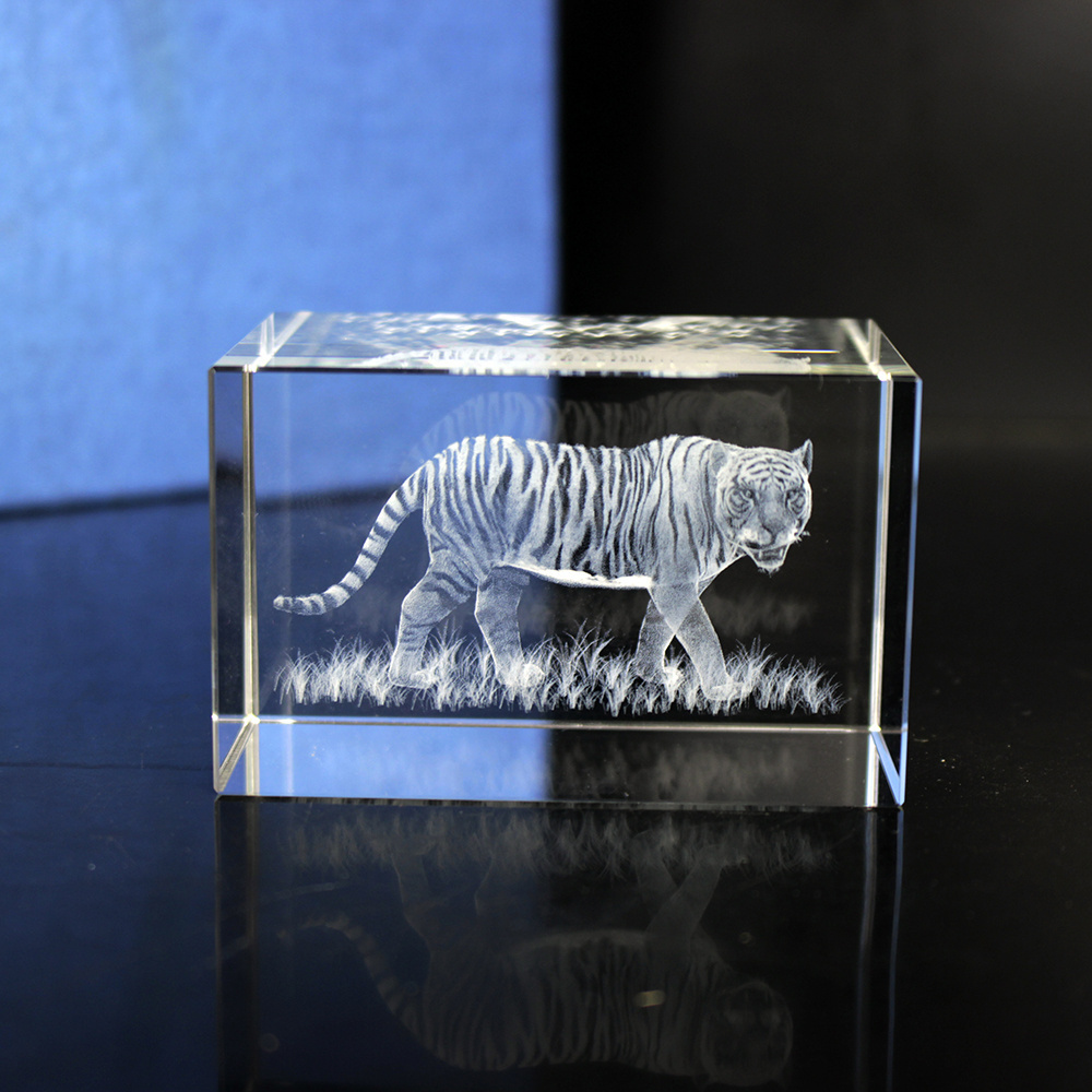 JY Personalized 3D Laser Engraving Tiger Crystal Photo Cube with LED light base