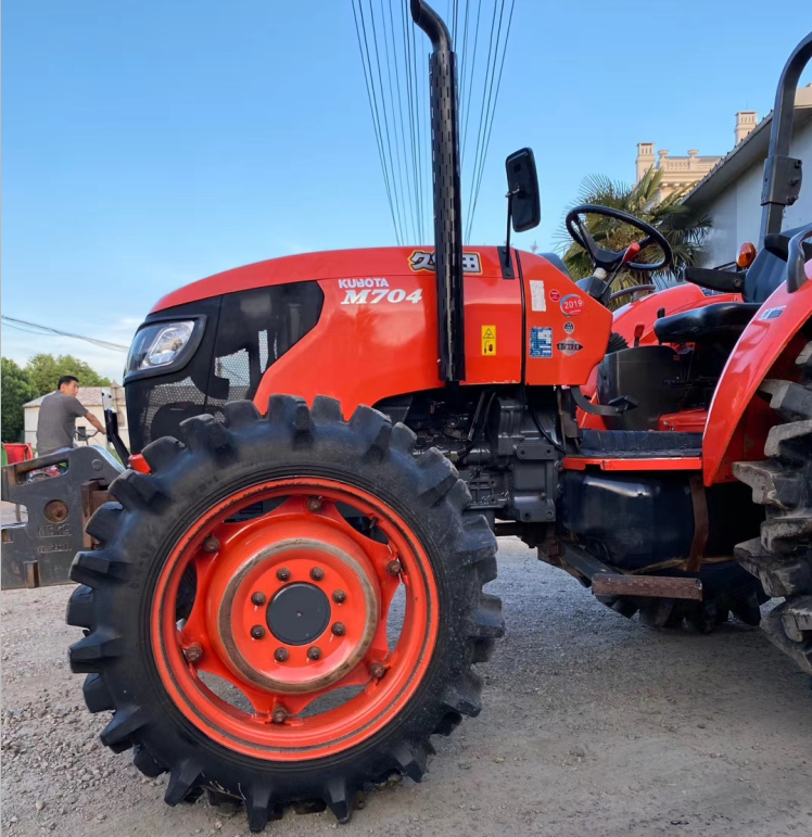 USED KUBOTA TRACTOR M704 MADE IN JAPNA