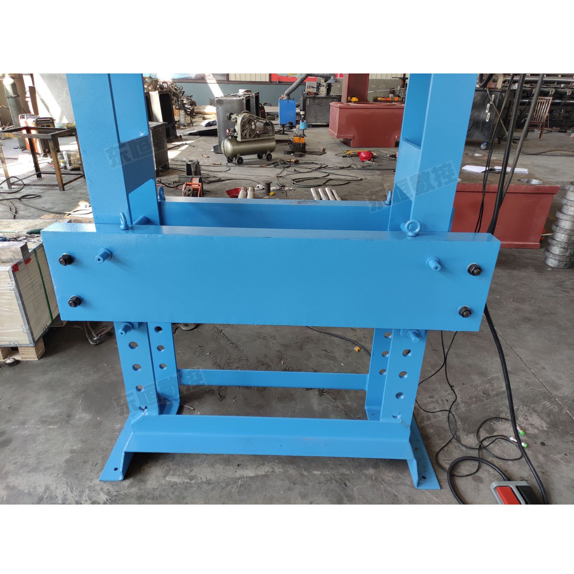 The manufacturer directly sends a 50 ton small hydraulic press made in China