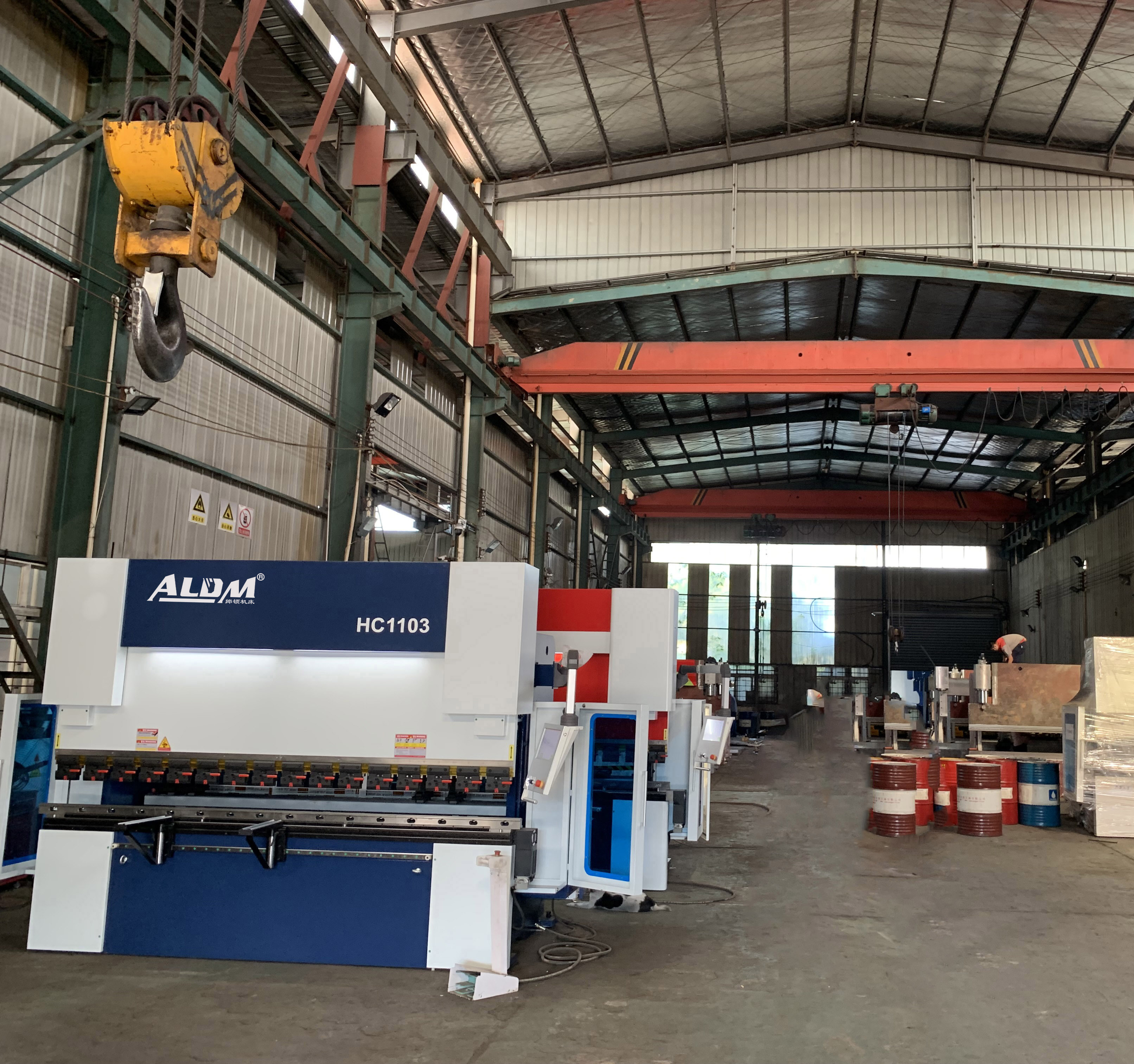 ALDM brand Cnc Press Brake 400 Panel Bender Press Brake Bending Center Machine With C Arm Sheet Feeding Type