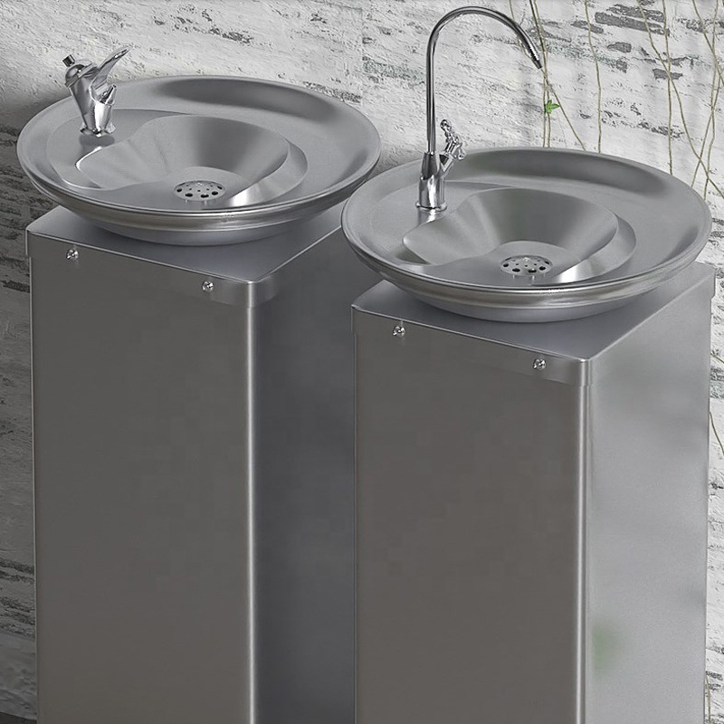 Public stainless steel fountain type outdoor drinking fountain