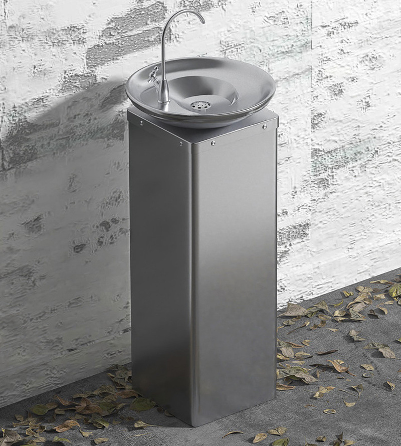 Public stainless steel fountain type outdoor drinking fountain