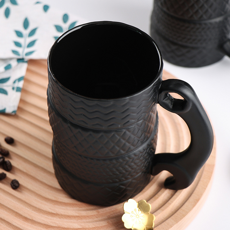 DD2436  Novelty 3D Cool Tire-shaped Cup with handle Unique Gifts Large Coffee Tea Mugs Creative Black Ceramic Tyre Mug