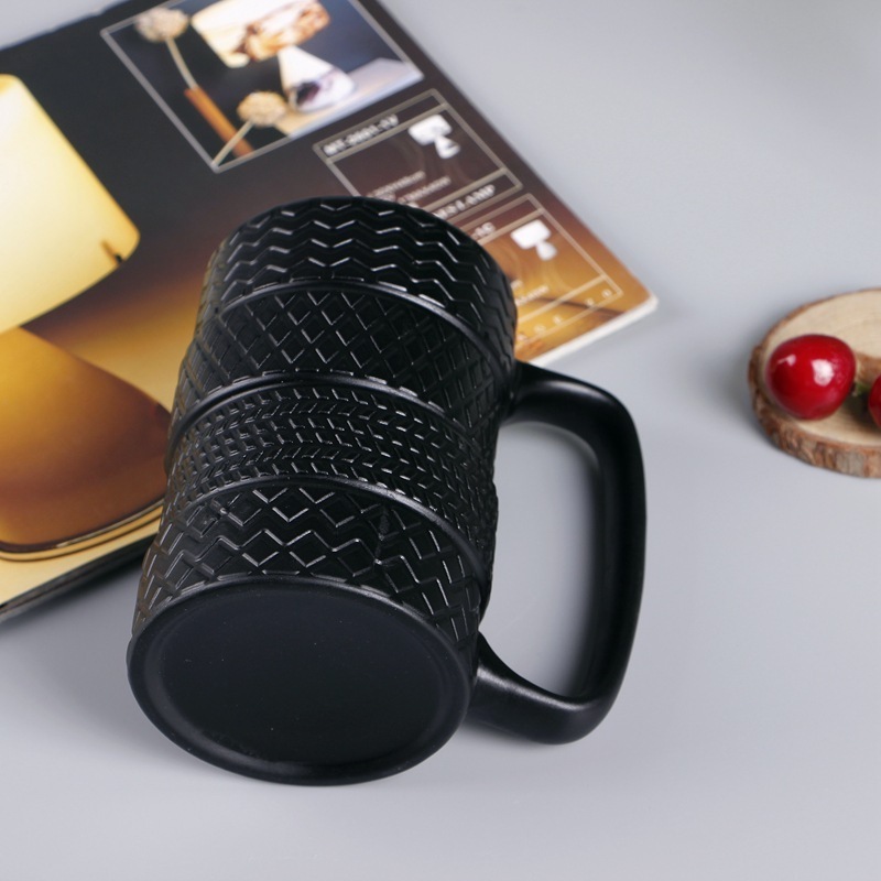 DD2436  Novelty 3D Cool Tire-shaped Cup with handle Unique Gifts Large Coffee Tea Mugs Creative Black Ceramic Tyre Mug