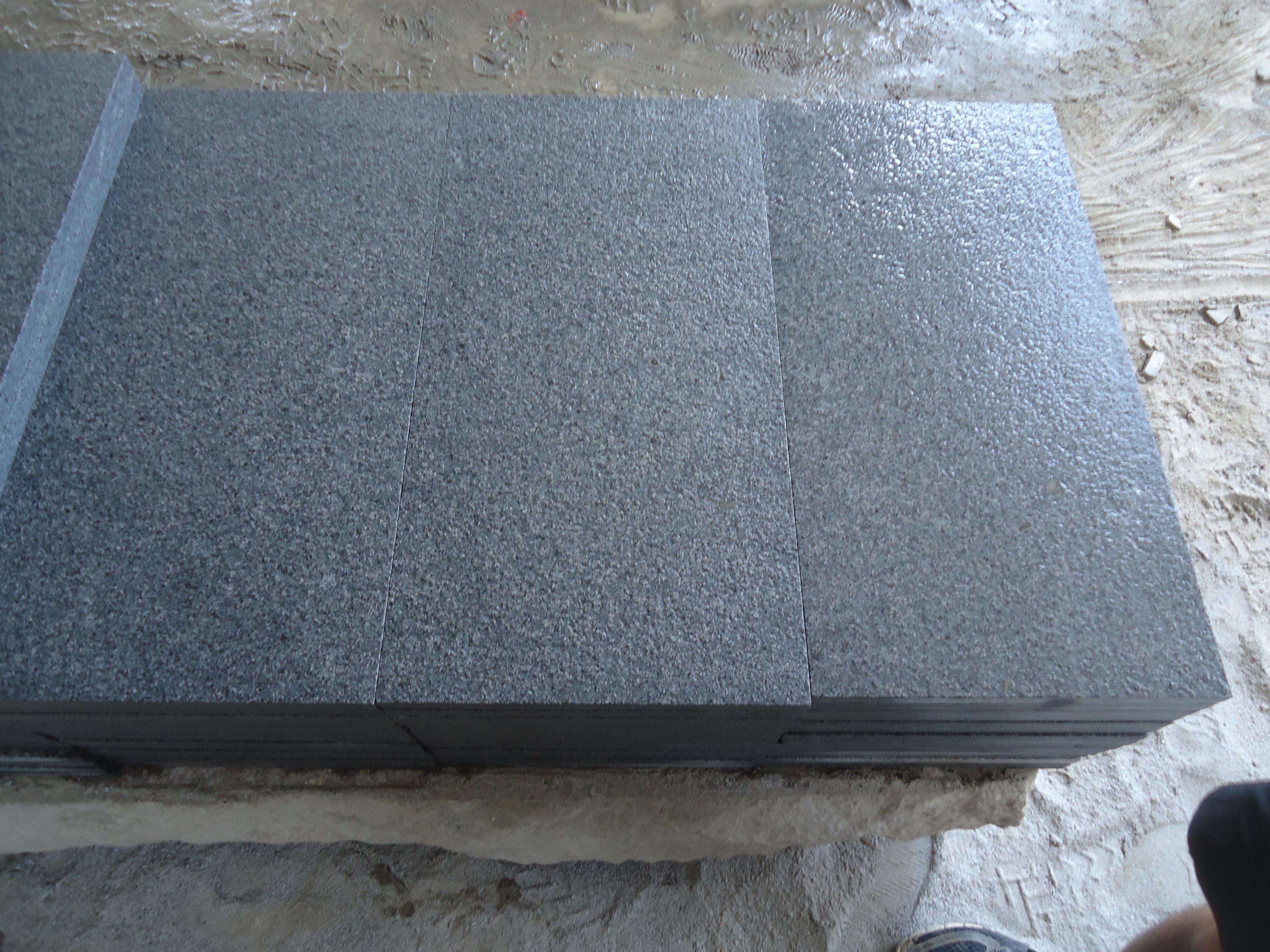 China Most Popular G654 Dark Grey Granite for Flooring Tiles Paving Stone Customized Size