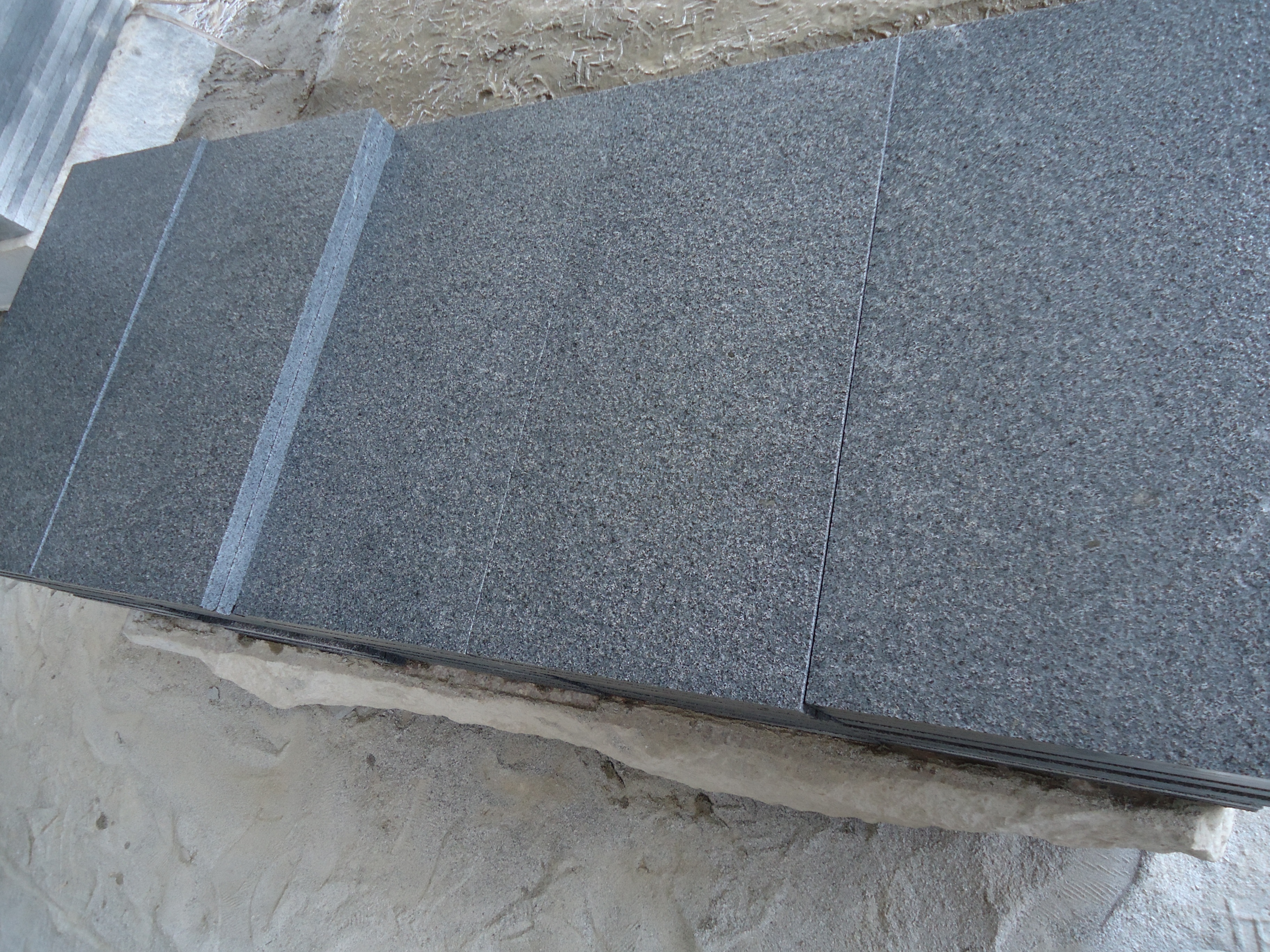 China Most Popular G654 Dark Grey Granite for Flooring Tiles Paving Stone Customized Size