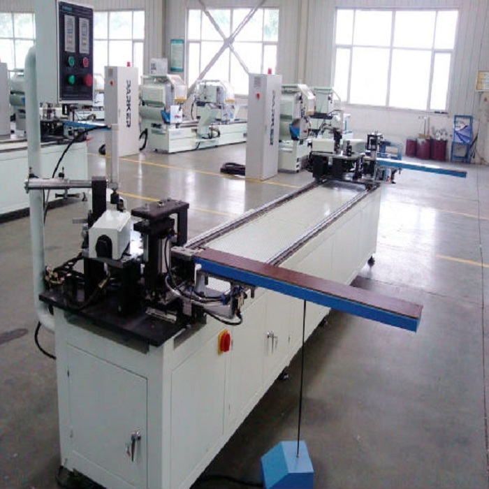 Automatic Feeding Double  Corner Crimping Machine Aluminium window door making machine