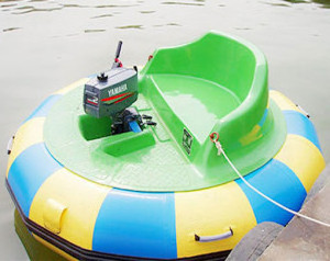 2023 Hot selling electric inflatable bumper boat for family adult children water park