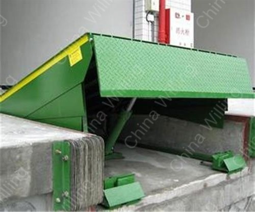 Good price hydraulic fixed climbing trolley dock yard ramp/warehouse container loading