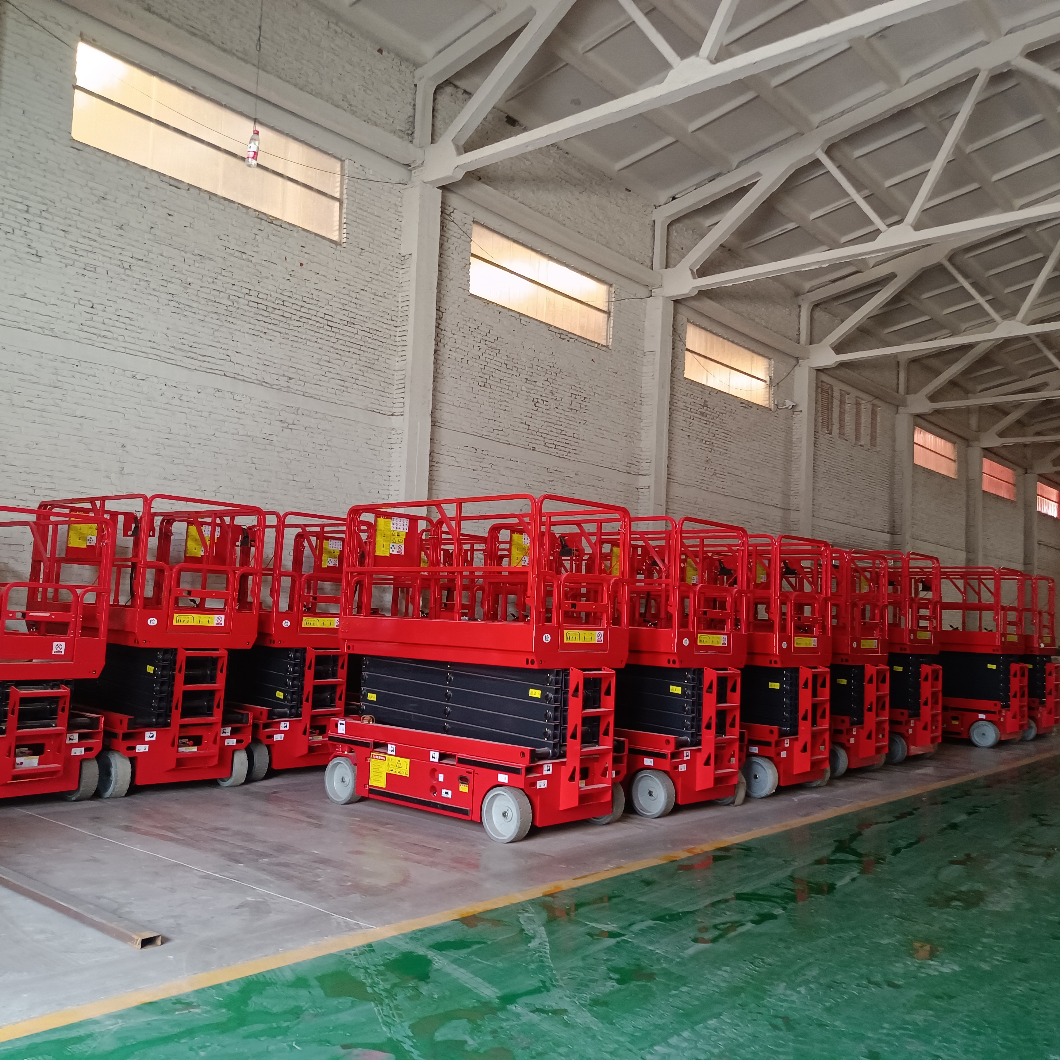 High Quality Self-propelled Pallet Hydraulic Towable Skyjack Mobile Scissor Lift 12M 14M For Sale