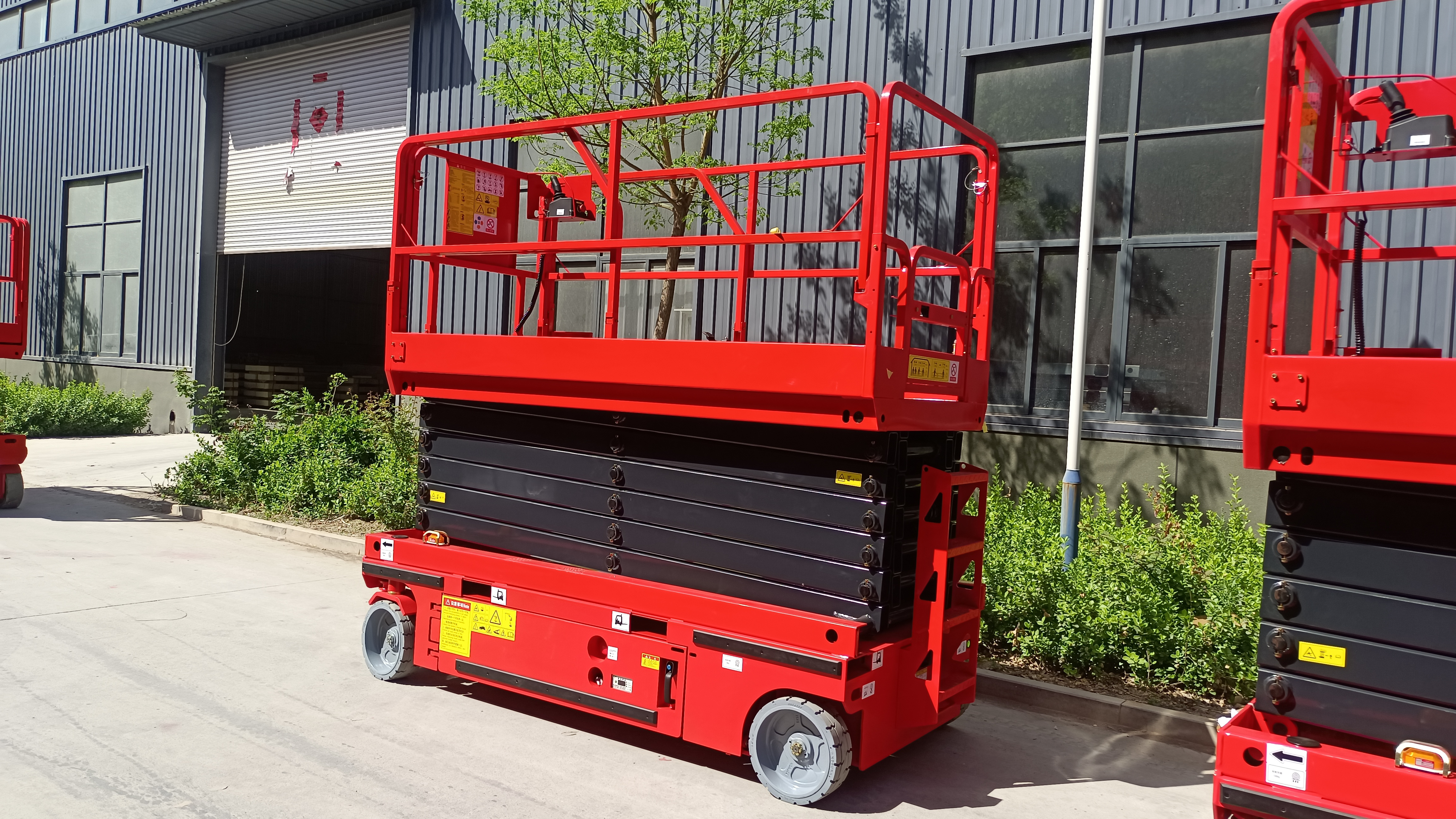 12m Load 320kg Scissor Lift Self-propelled Electric Vertical Platform Hydraulic Electric Mobile Scissor Fork Lift