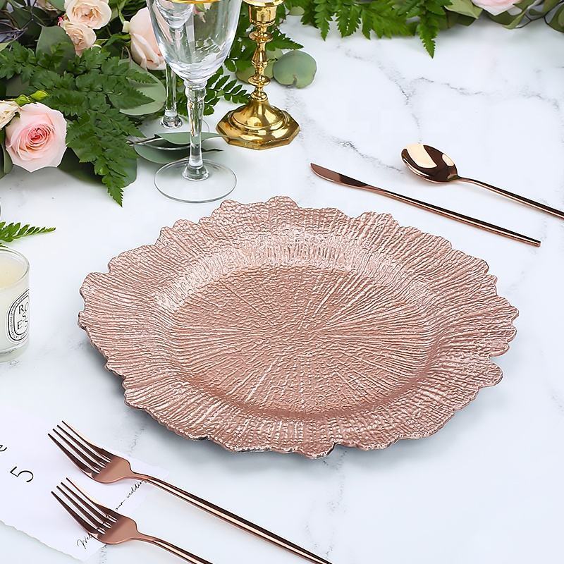 Wholesale Elegant Plastic Black Red Silver Rose Gold Reef Charger Plates Wedding Decoration Chargers For Dinner Plates