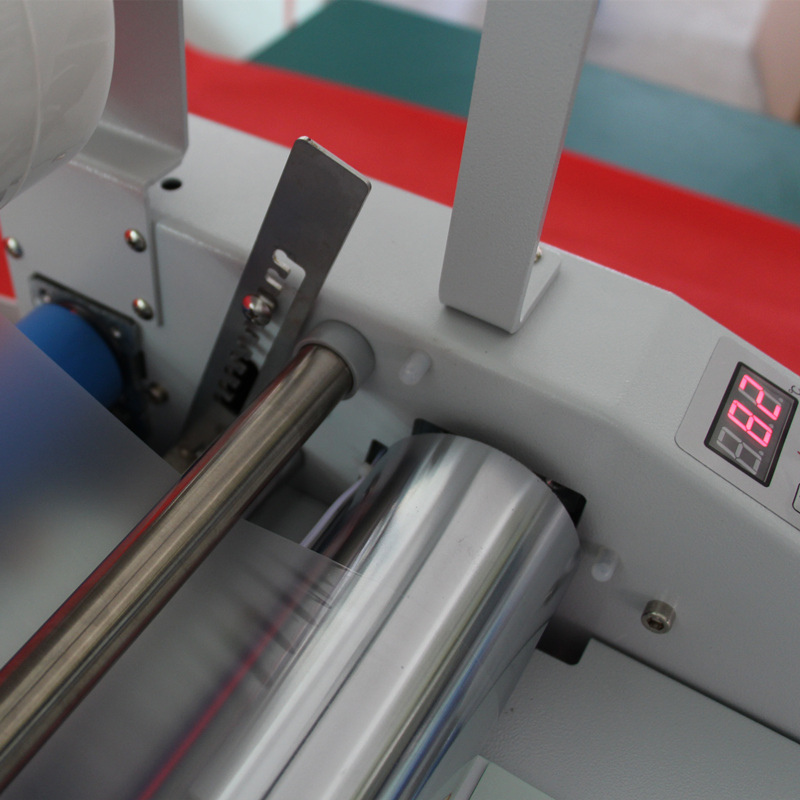 High Quality Business Card Laminating BOPP Film Machine With Big Steel Roll V370F