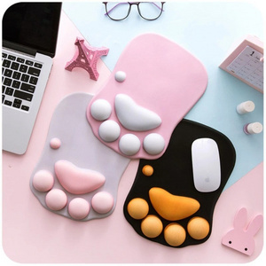 Hot Selling Personal Design Gaming Mouse Pad Wrist Rest Rubber Game Pad like Cake with Unique Rest Mouse Features