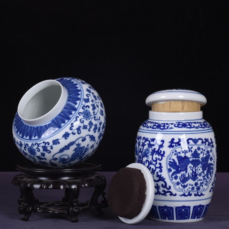 Wholesale blue and white porcelain small ceramic storage jar seal pot for tea coffee sugar canisters