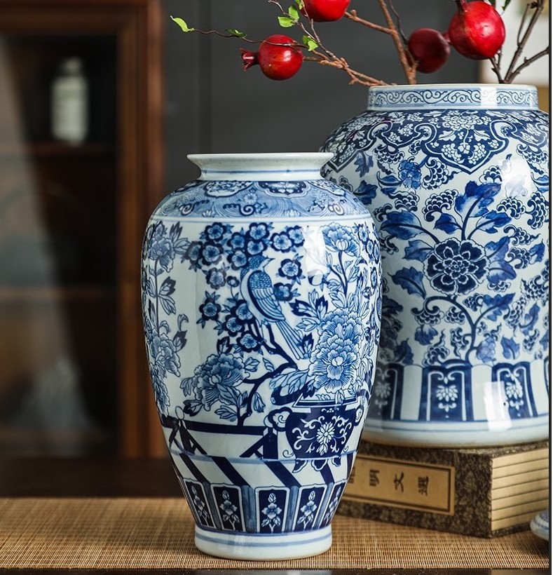 2022 new Designs blue and white ceramic round vase fish painted ginger jar for home decoration