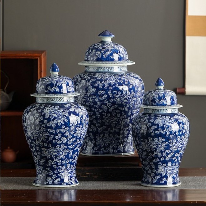 Jingdezhen blue and white flower painted christian home decoration jarra cermica modern trendy ginger jar vase