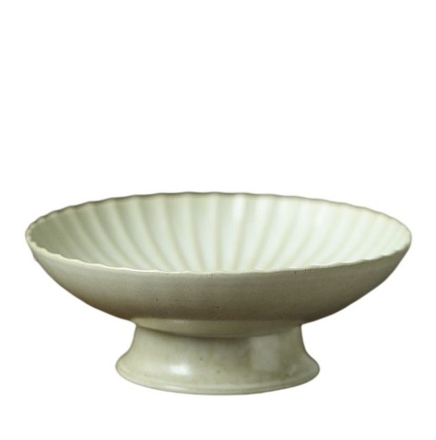 Chrysanthemum pattern ivory ceramic fruit bowl with footed stand Nordic deep plate