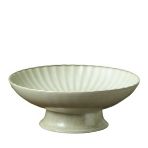 Chrysanthemum pattern ivory ceramic fruit bowl with footed stand Nordic deep plate