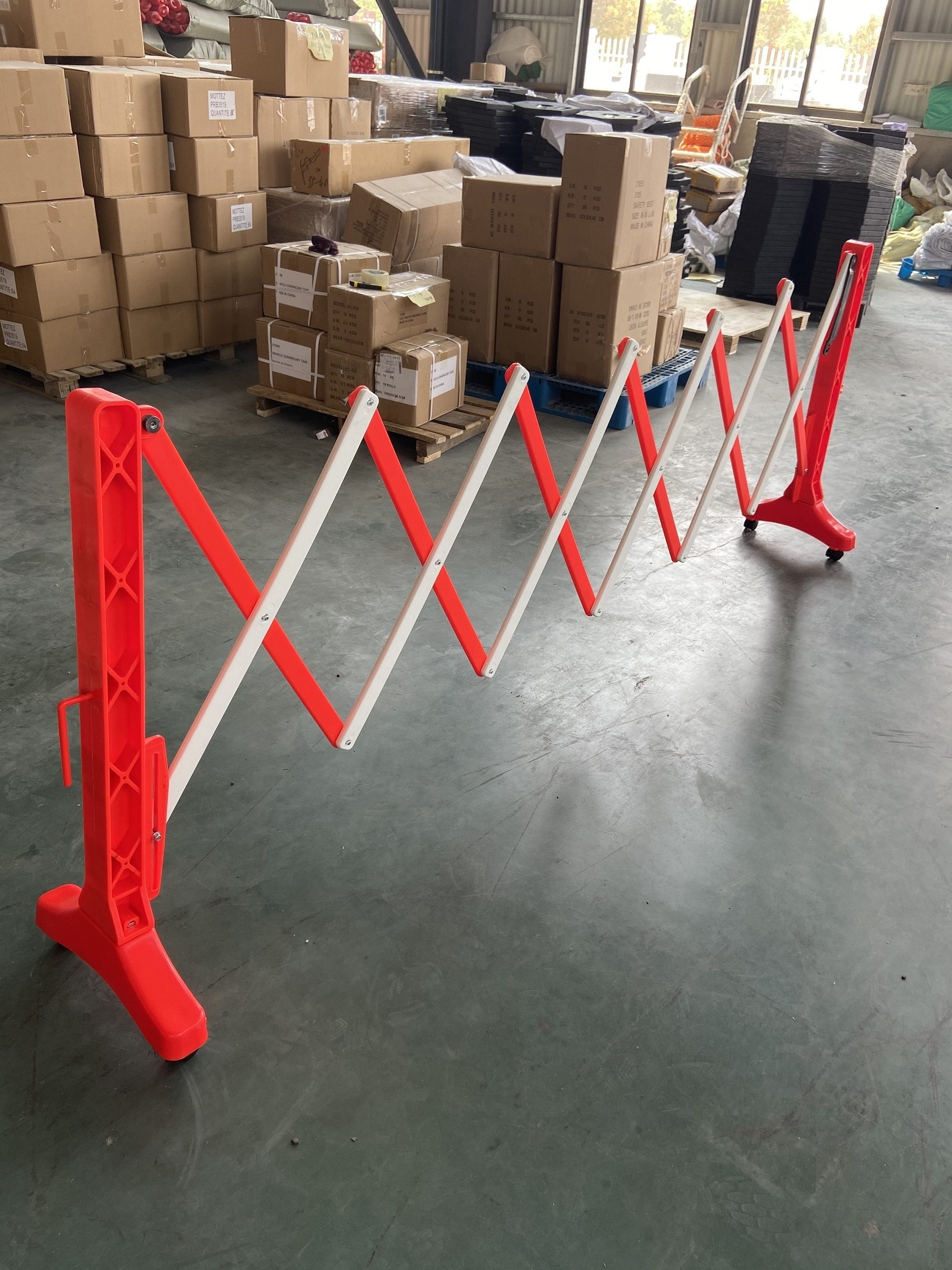 PE plastic road safety traffic expandable barricade mobile foldable retractable barrier scissor gate with locking straps