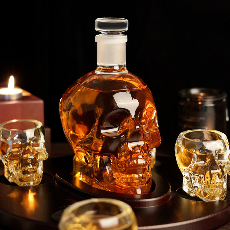 Wholesale Glass Whisky Decanter 800ML Skeleton Whiskey Decanter with 4 Skeleton Glasses Wooden Tray For Wine Whisky Bourbon