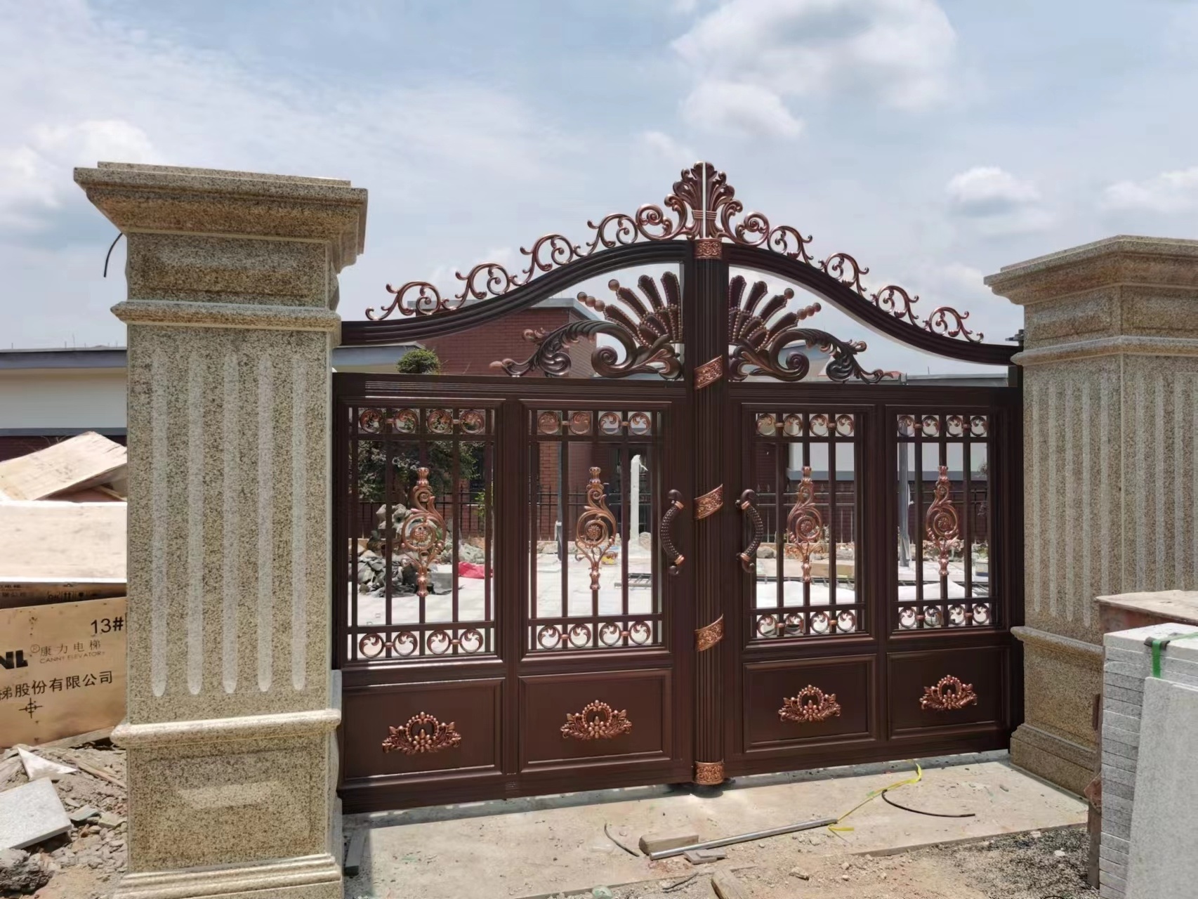 Royal latest designs metal wrought iron gate industrial swing doors auto main entrance aluminum gate