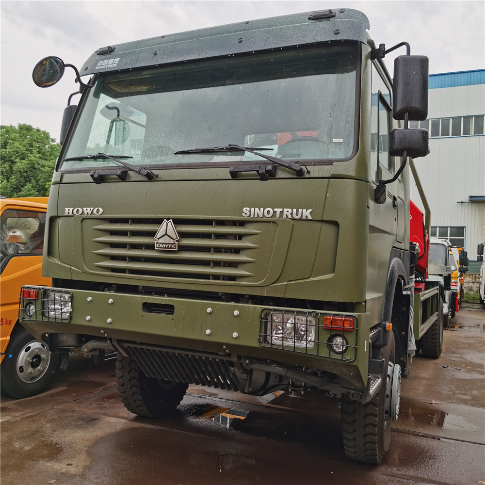 Chinese new sinotruk off road 4wd road recovery truck mounted crane 3.2 ton