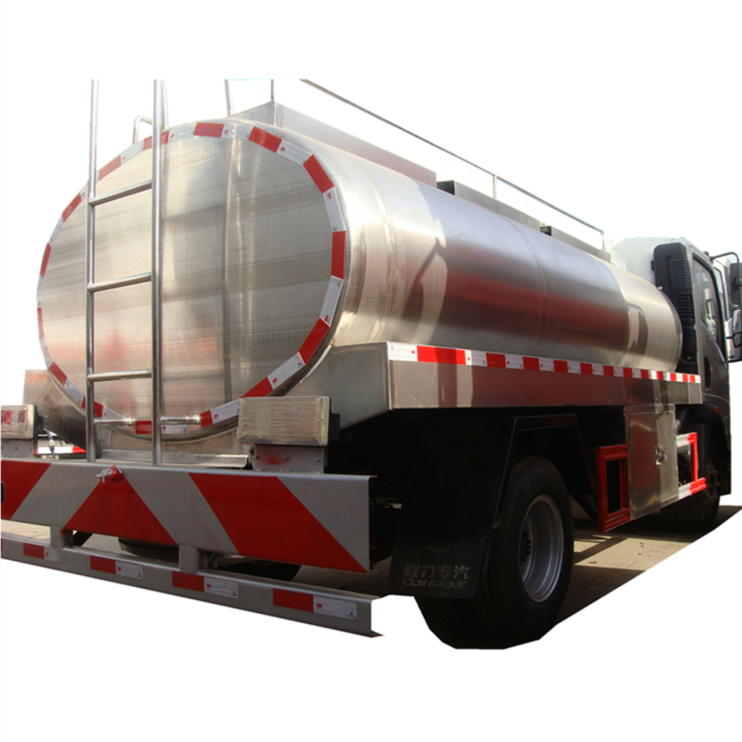 RHD 4x2 diesel 3000 liter 5000 liter 8000 liter  small howo fresh milk delivery tanker truck