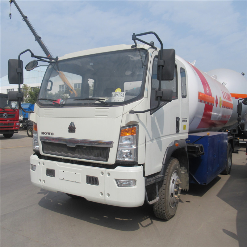 Sinotruk howo 4x2 cooking gas tank digital dispenser lpg bullet ammonia 5 tons bobtail lpg tanker trucks