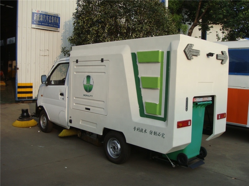 chengli factory lowest price gasoline mini street cleaning truck mounted 4 brush road sweeper