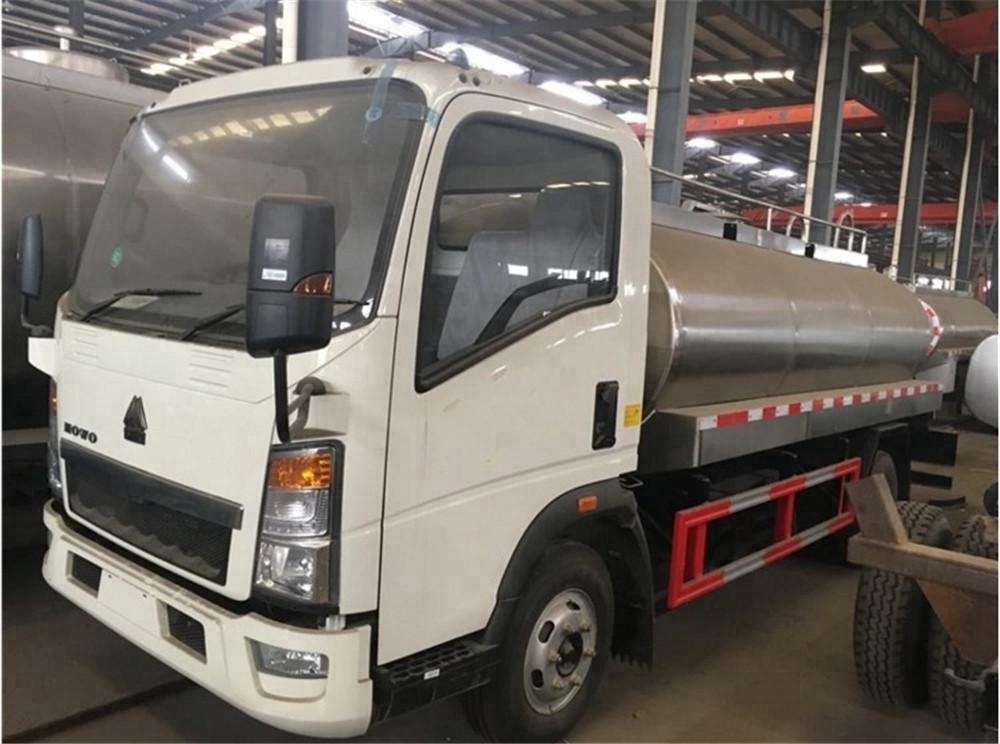 RHD 4x2 diesel 3000 liter 5000 liter 8000 liter  small howo fresh milk delivery tanker truck