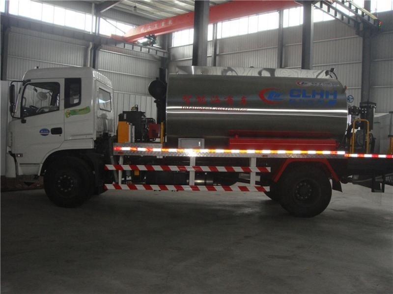 high quality dongfeng brand new 8tons road hot tar spraying truck