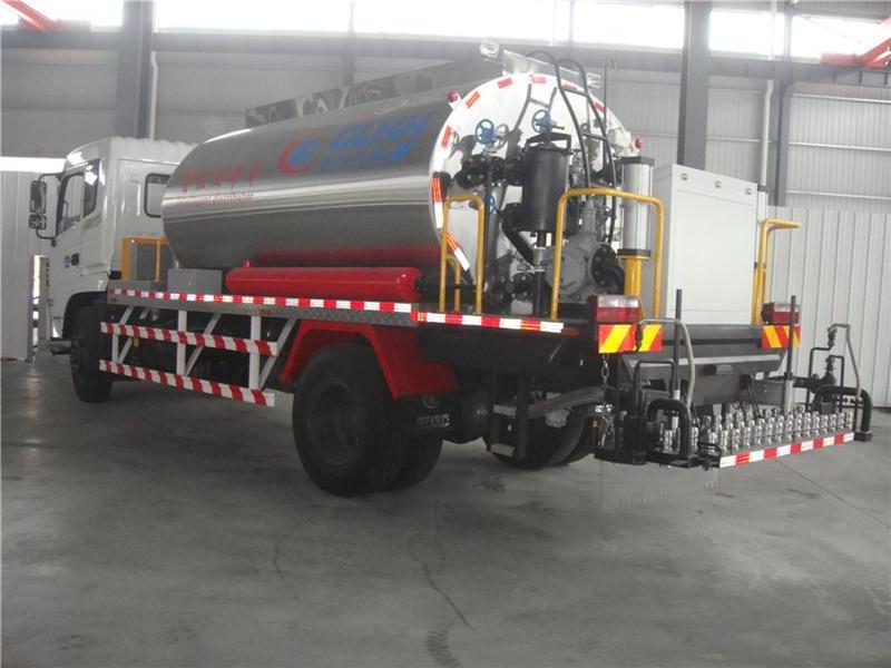 high quality dongfeng brand new 8tons road hot tar spraying truck