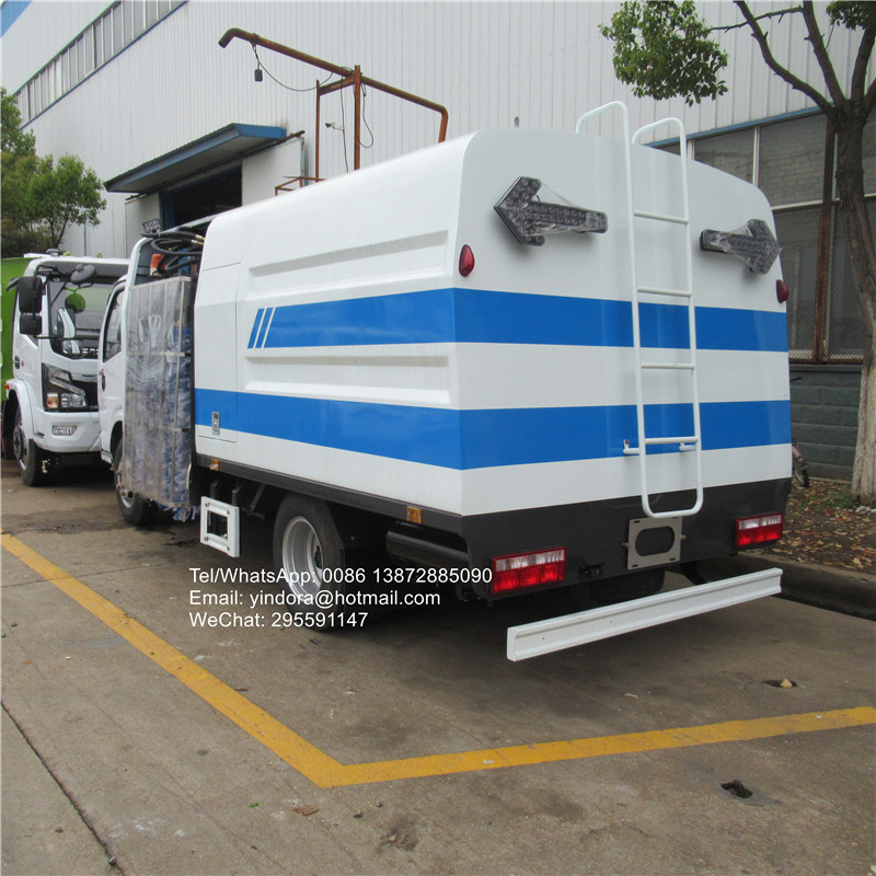 New dongfeng small road washer water mobile fence clean guardrail cleaner truck