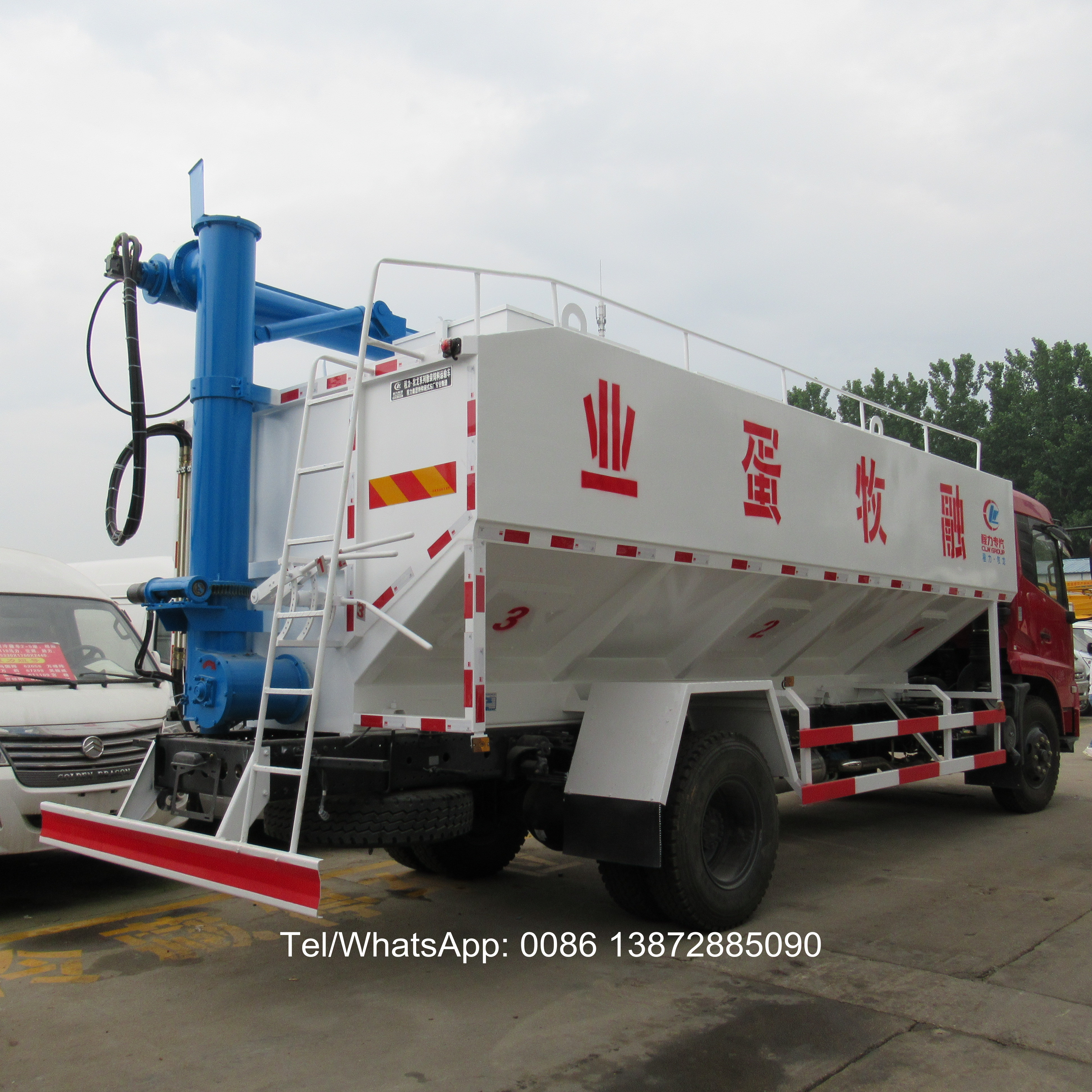 Dongfeng 4*2 6 wheeler 15 cubic meters animal food poultry bulk transportation chicken feed truck