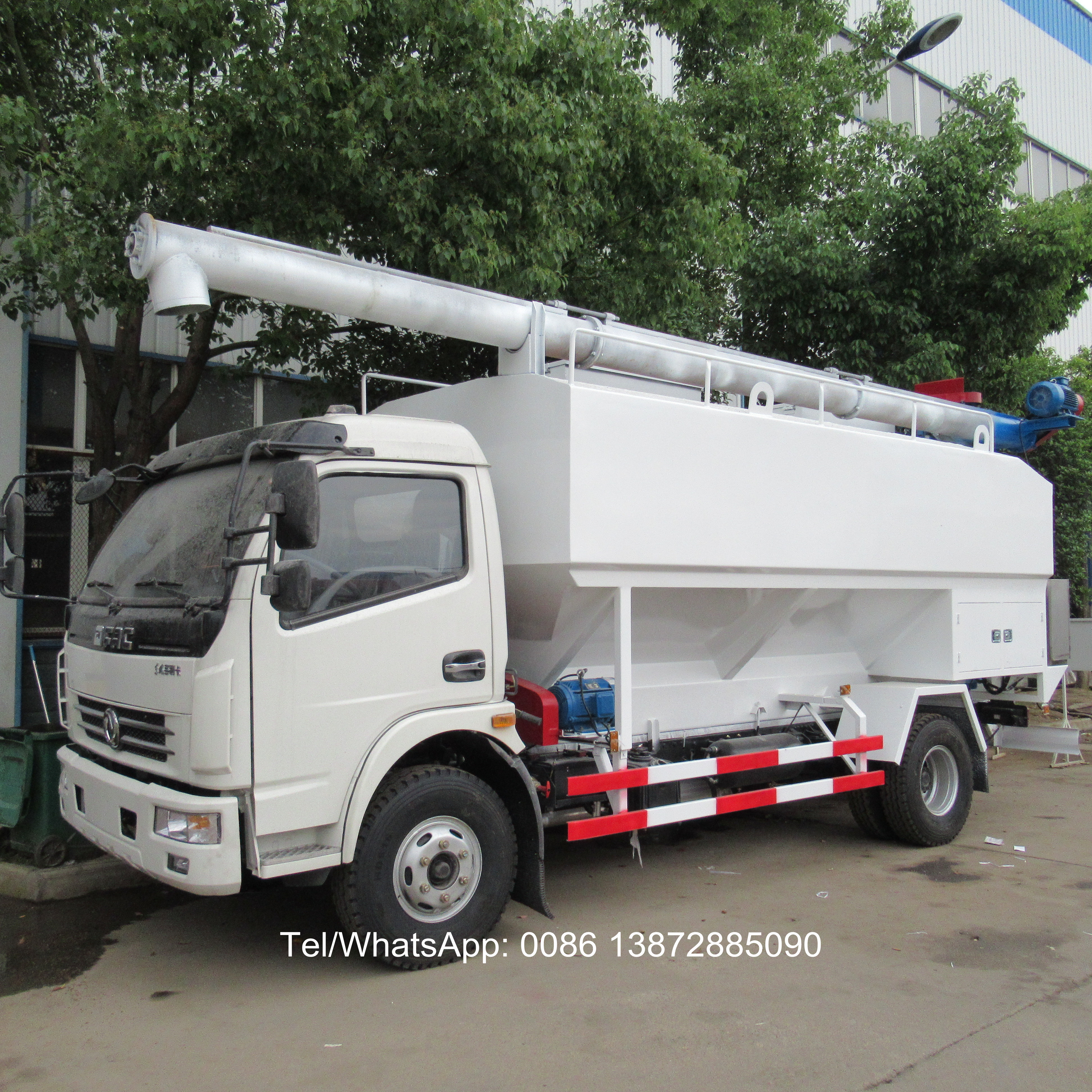 Dongfeng 4*2 6 wheeler 15 cubic meters animal food poultry bulk transportation chicken feed truck