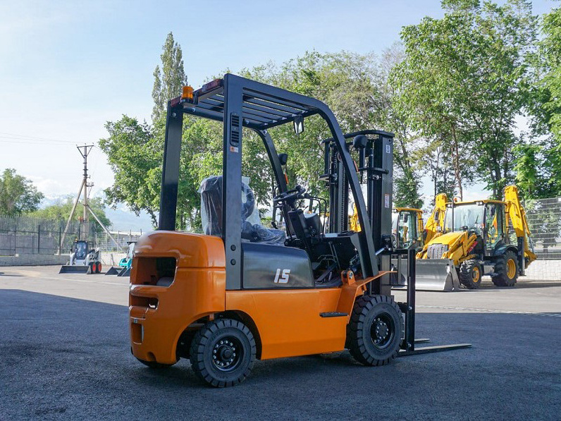 ACNTRUCK Clark Diesel Engine Forklifts  Diesel Forklift 1.5 / 2.5/ 3 Ton CPCD15