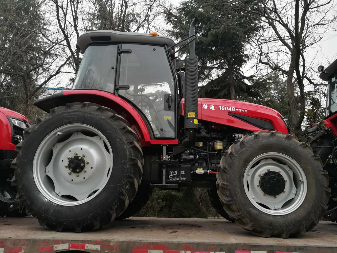 LuTong LT904B 160hp Loader Forest Tractor with Loader 40hp