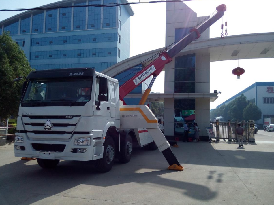 Factory price Acntruck New SINOTRUK HOWO 30Ton towing wrecker truck  with High Quality for Sale