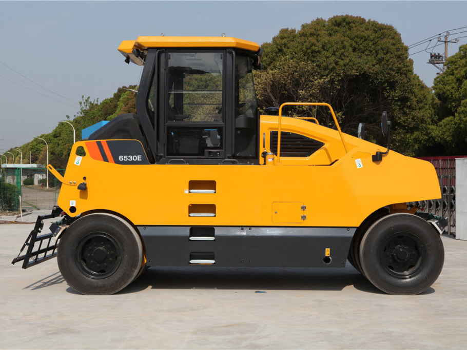 New 26t pneumatic tyre Road Roller CLG6526 road compactor XP263 with good performance