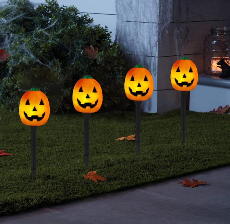 Halloween Pumpkin  Outdoor Set of 4 Solar Pre-lit Jack-O-Lanterns Pathway Markers Stake Waterproof Pathway Lights