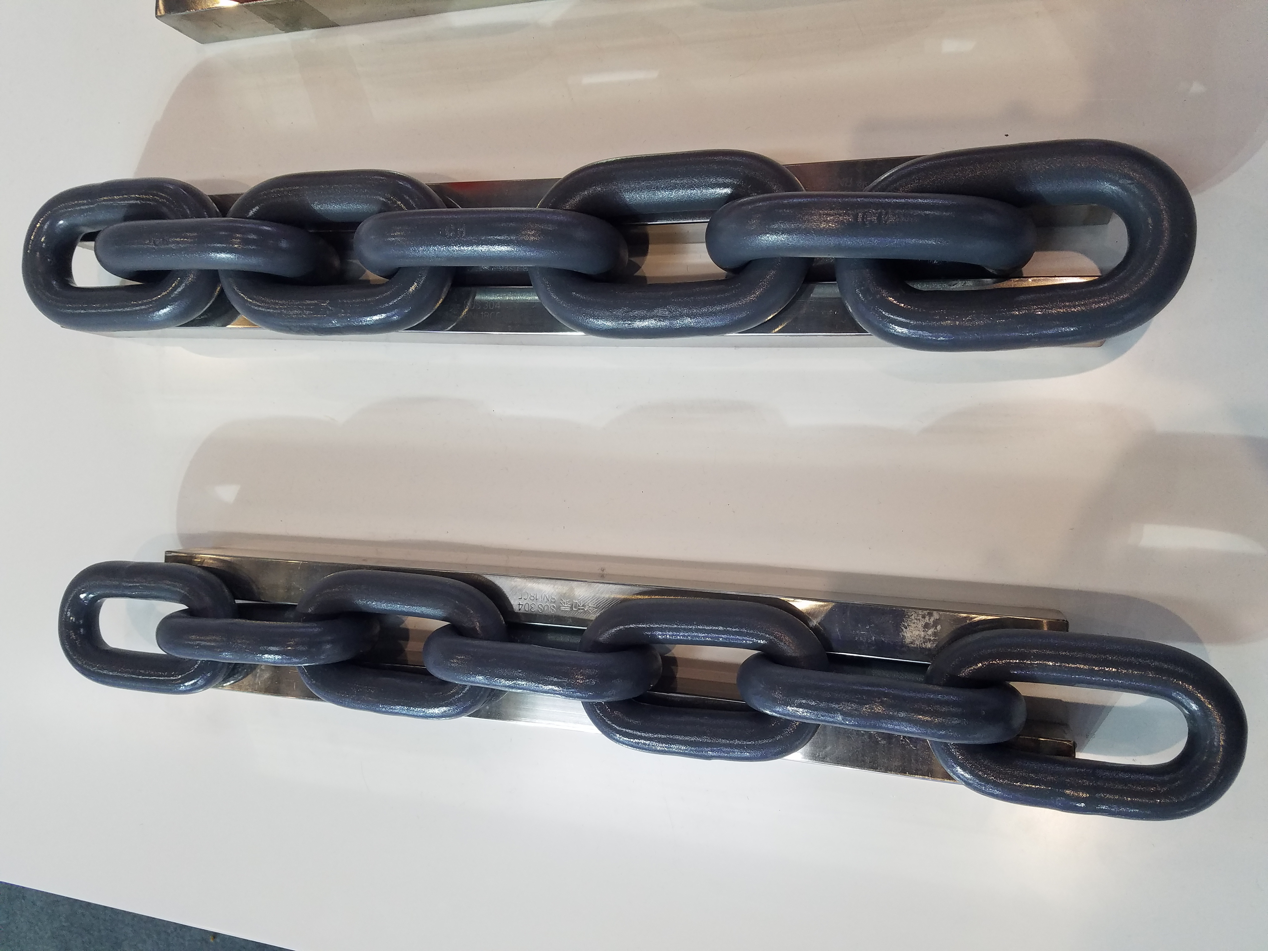 Strength and wear resistance of round link chain