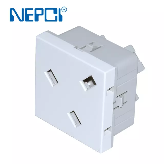 Schuko plug socket UK standard wall power outlet 45*45mm british socket 250V 13A flame retardant PC manufacturer XJY-QB-30