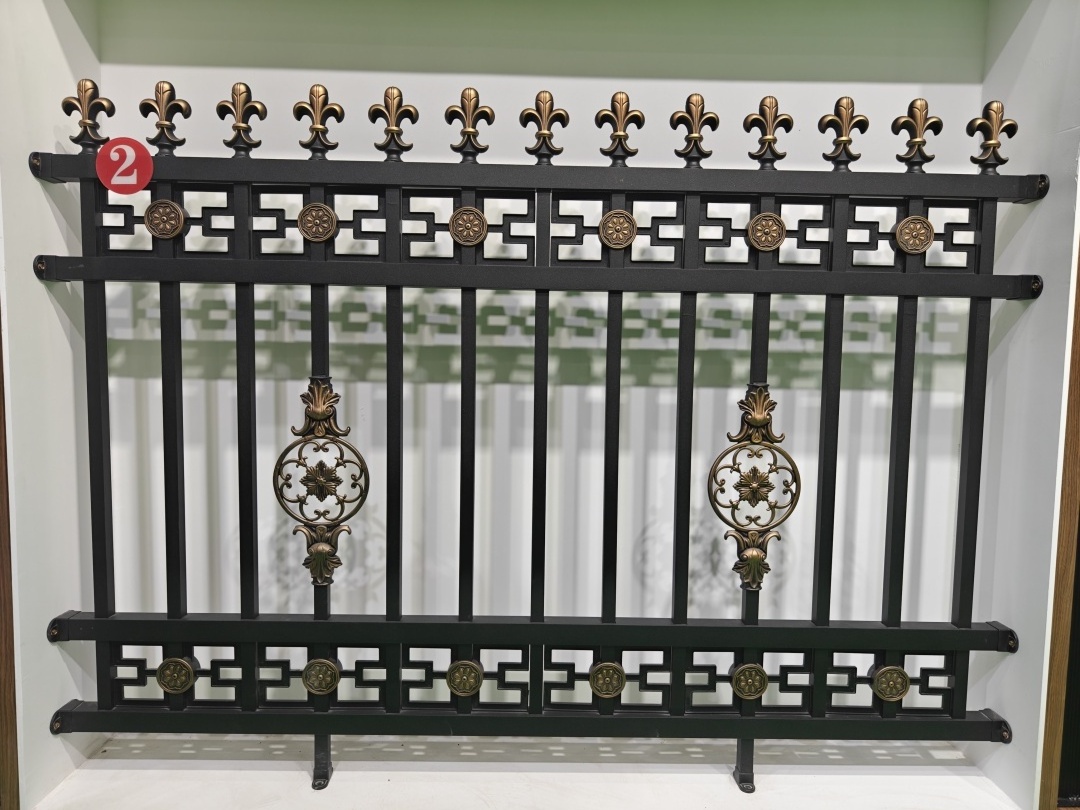 Black Spear Point Top Security Backyard Decorative Ornamental Metal Aluminum Fence Coated Wrought Iron Fence with Steel Frame