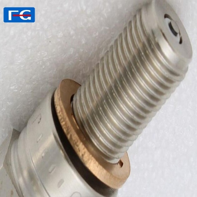 Top quality Racing spark plug  R0045Q-10    auto spark plug in Racing  cars engine